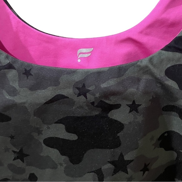 Fabletics reversable Camo Print Sports Bra - Picture 4 of 4